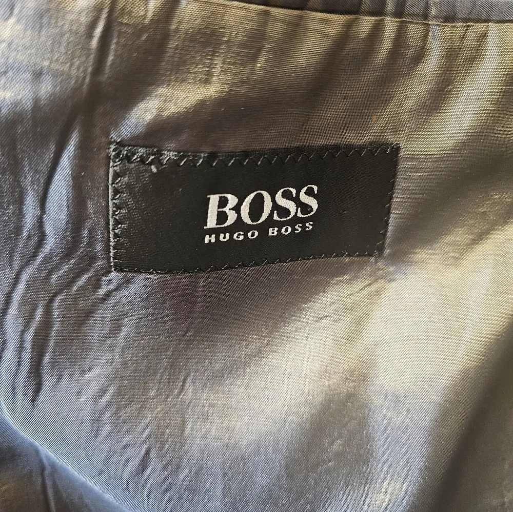 Vintage Men's Hugo Boss Brown and White 53% Virgen Wool Blazer Size 42 L